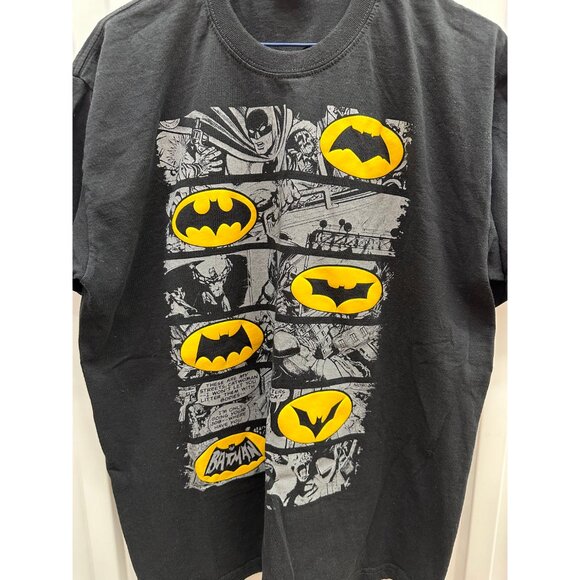 [SOLD] Batman Batsignal Across Generations Shirt Large Y2K Vintage DC - Picture 3 of 7
